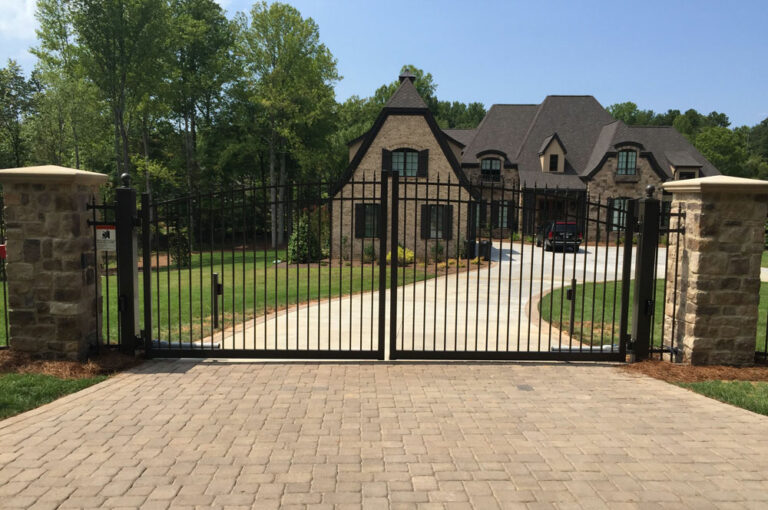 The Many Benefits of Driveway Gates - Fence Builders Inc.