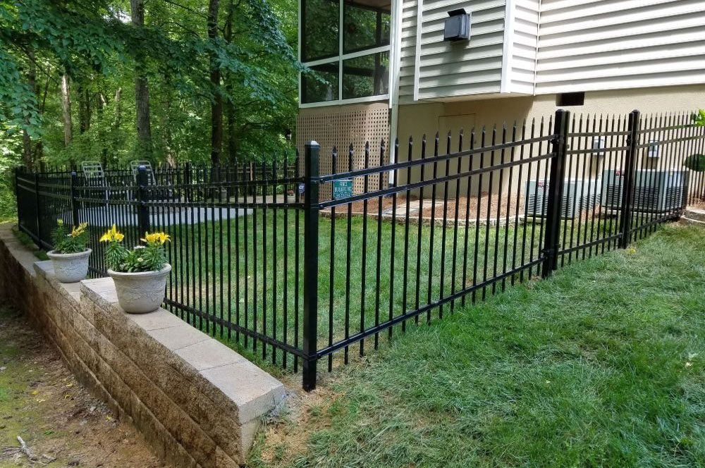 Different Types of Fences: What kind of fence should I get? [Pros